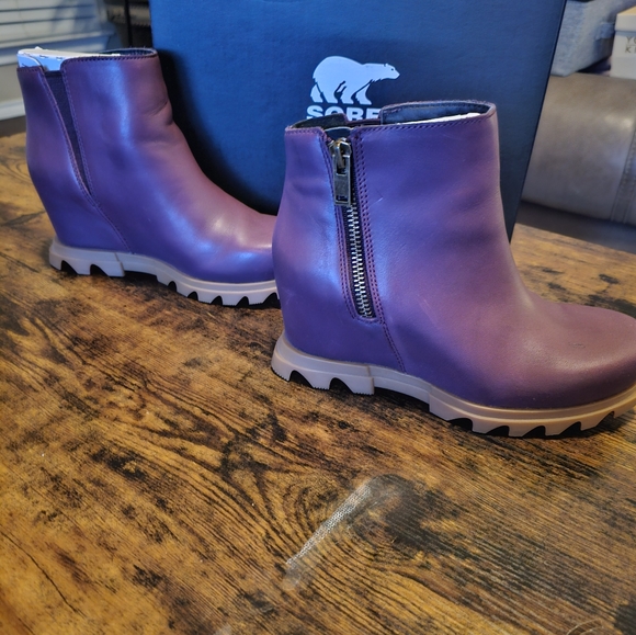 Sorel Wedge Boots - Picture 3 of 14